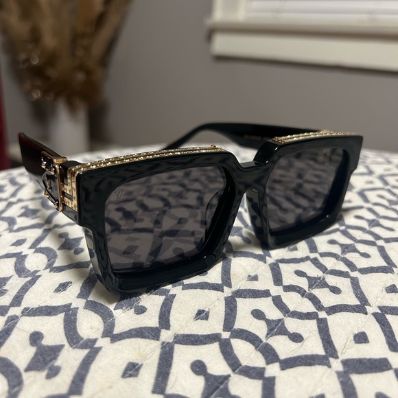 Authentic Louis Vuitton sunglasses - Picture 2 of 10
